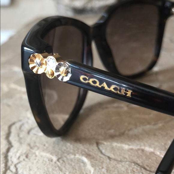 Coach sunglasses - Picture 3 of 6